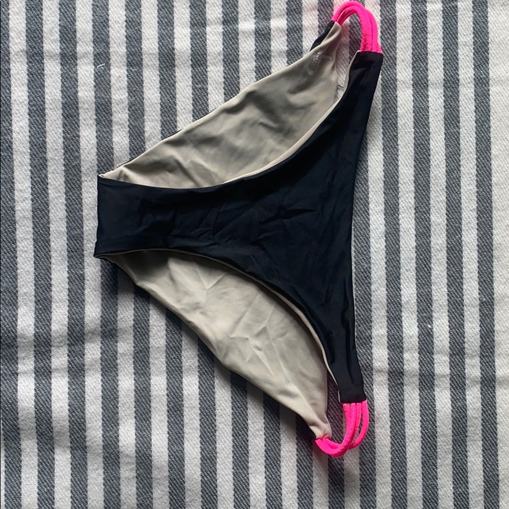 Basta Surf bikini bottom. Reversible